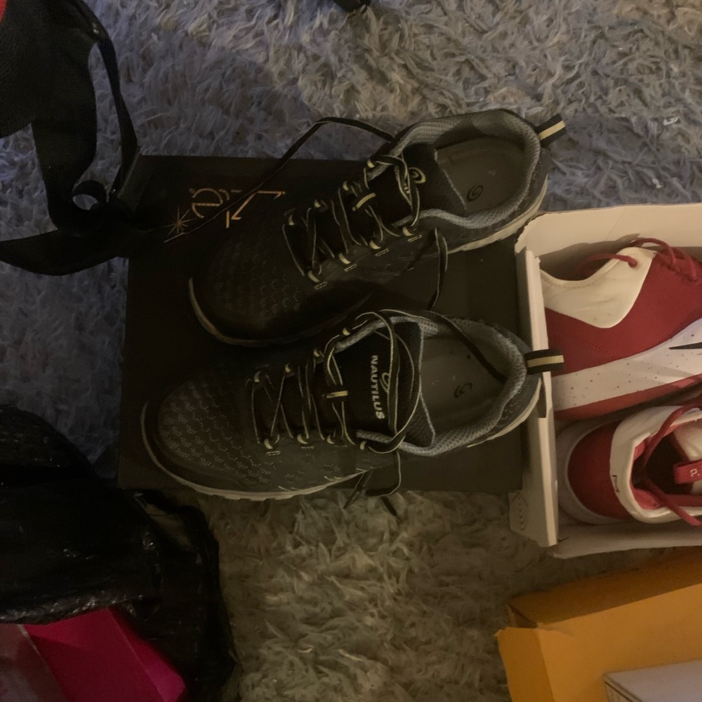 Nautilus Safety Footwear woman n1080 size 11 wide